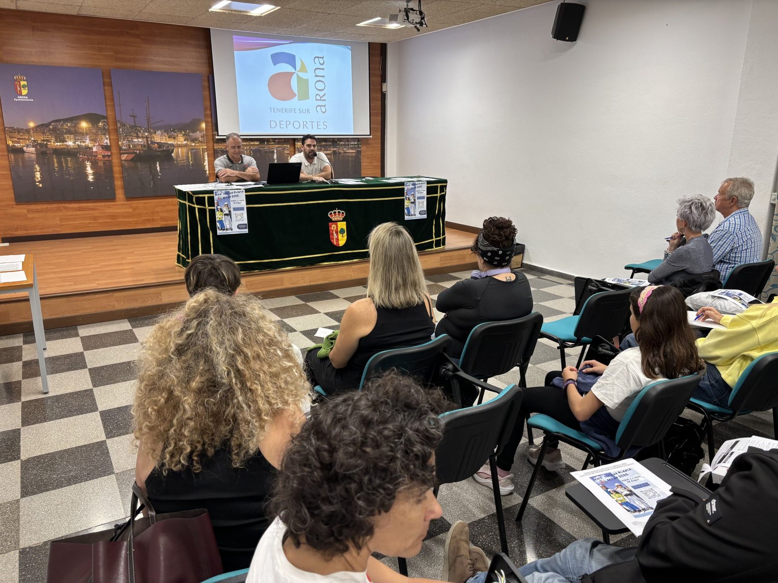 El objetivo principal de esta iniciativa es promover la práctica deportiva entre los vecinos de Arona, fomentando valores como el trabajo en equipo, la superación personal y la convivencia. Además, se busca ofrecer a las familias la oportunidad de disfrutar de unas vacaciones diferentes, en un entorno natural y saludable como son las montañas de Andorra.

La Semana Blanca en Andorra se llevará a cabo del 22 al 26 de febrero, con un completo programa de actividades pensado para todas las edades y niveles de experiencia en esquí. Sin duda, será una semana llena de diversión, aprendizaje y momentos inolvidables para todos los participantes.