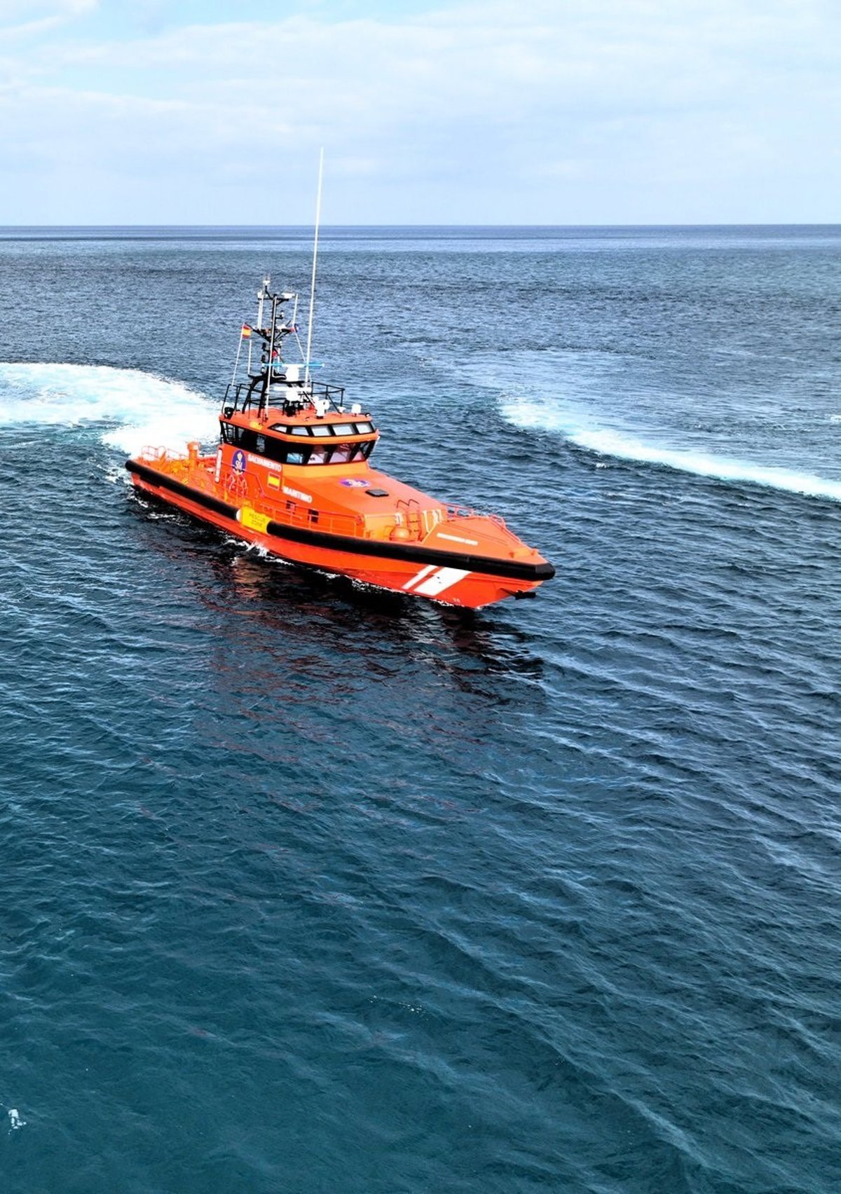 Salvamento Marítimo intercepta una embarcación con 60 inmigrantes cerca de Fuerteventura