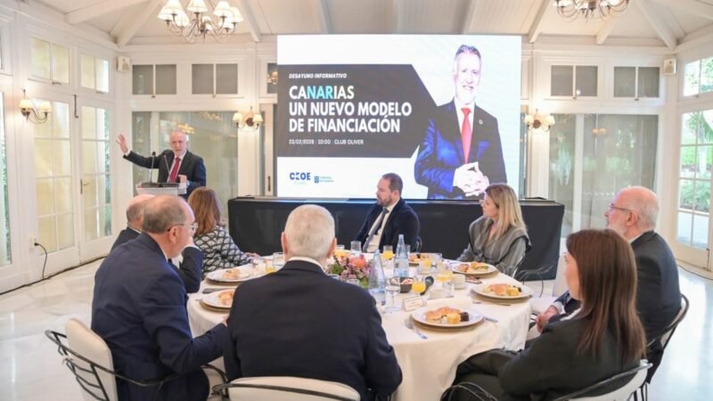 Torres invita a los empresarios canarios a presentar propuestas para la nueva financiación autonómica.