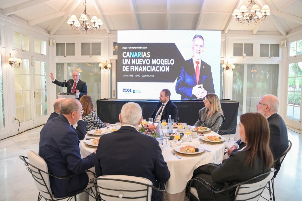 Torres invita a los empresarios canarios a presentar propuestas para la nueva financiación autonómica.