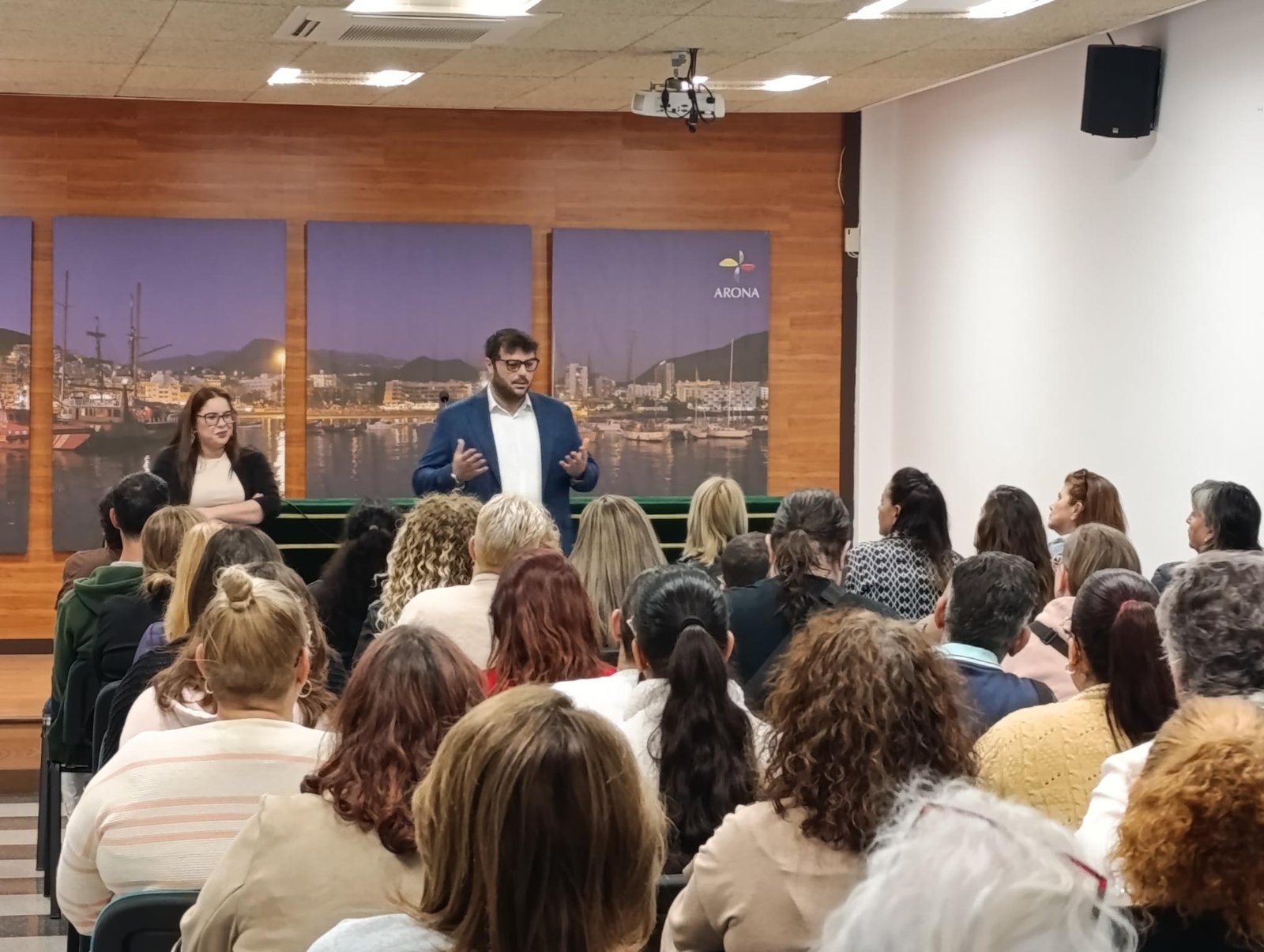 Arona contratará a 118 personas desempleadas para reforzar servicios municipales
