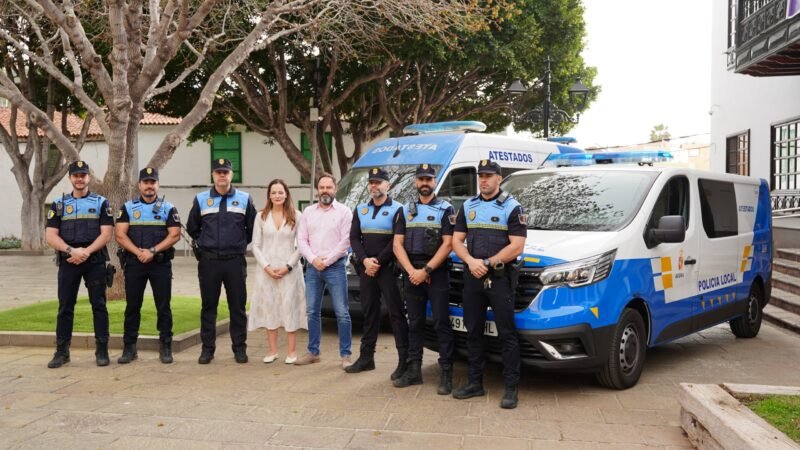 Arona refuerza la seguridad vial en el municipio con la reorganización de la Unidad de Atestados de la Policía Local

Con el objetivo de intensificar la vigilancia del tráfico, la prevención de accidentes y la investigación técnica de siniestros, el Ayuntamiento de Arona ha llevado a cabo una reestructuración de la Unidad de Atestados de la Policía Local. Esta nueva estructura, compuesta por 20 agentes y mandos especializados, permitirá mejorar la seguridad vial en el municipio y reducir la siniestralidad en las vías públicas.

La unidad especializada, coordinada por un oficial y un subinspector, se encargará de incrementar la presencia policial en aquellos puntos donde se detecten mayores riesgos para conductores, peatones y demás usuarios de la vía. Asimismo, participará activamente en campañas de vigilancia y seguridad vial promovidas por la Dirección General de Tráfico (DGT), además de desarrollar acciones específicas adaptadas a las necesidades de Arona, que combina zonas urbanas y rurales, así como áreas de ocio nocturno que requieren una gestión especial de la movilidad.

En este contexto, la Policía Local de Arona intensificará sus esfuerzos en la gestión del tráfico, la vigilancia y la prevención de accidentes viales para garantizar la seguridad de todos los ciudadanos. la noticia original:

Noticias en español: 

Un grupo de investigadores descubrió una nueva especie de araña en la selva amazónica. La araña, de color rojo brillante y patas largas, ha sido bautizada como «Arachnis amazonica». Los científicos creen que esta araña podría tener propiedades medicinales aún desconocidas. Además, se ha observado que su veneno es altamente tóxico para algunos insectos, lo que la convierte en una potencial aliada en el control de plagas en la región amazónica.

Versión modificada:

Un equipo de científicos ha encontrado una especie de araña previamente desconocida en la selva amazónica. La araña, de un intenso color rojo y con largas patas, ha sido denominada como «Arachnis amazonica». Los expertos sugieren que esta araña podría tener propiedades curativas que aún no se han descubierto. Además, se ha observado que su veneno es altamente letal para ciertos insectos, lo que la convierte en una posible aliada en la lucha contra las plagas en la región amazónica.