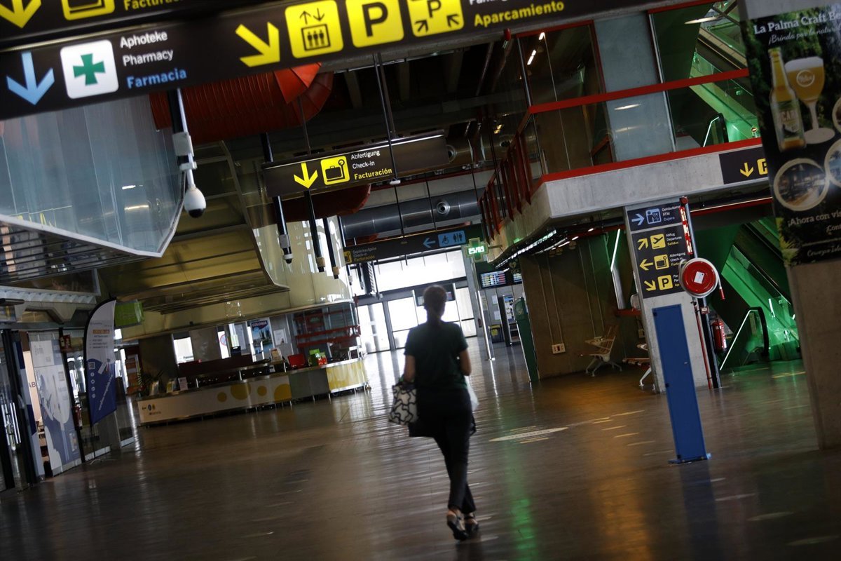 Cancelación y desvíos en aeropuertos canarios por la borrasca ‘Therese’