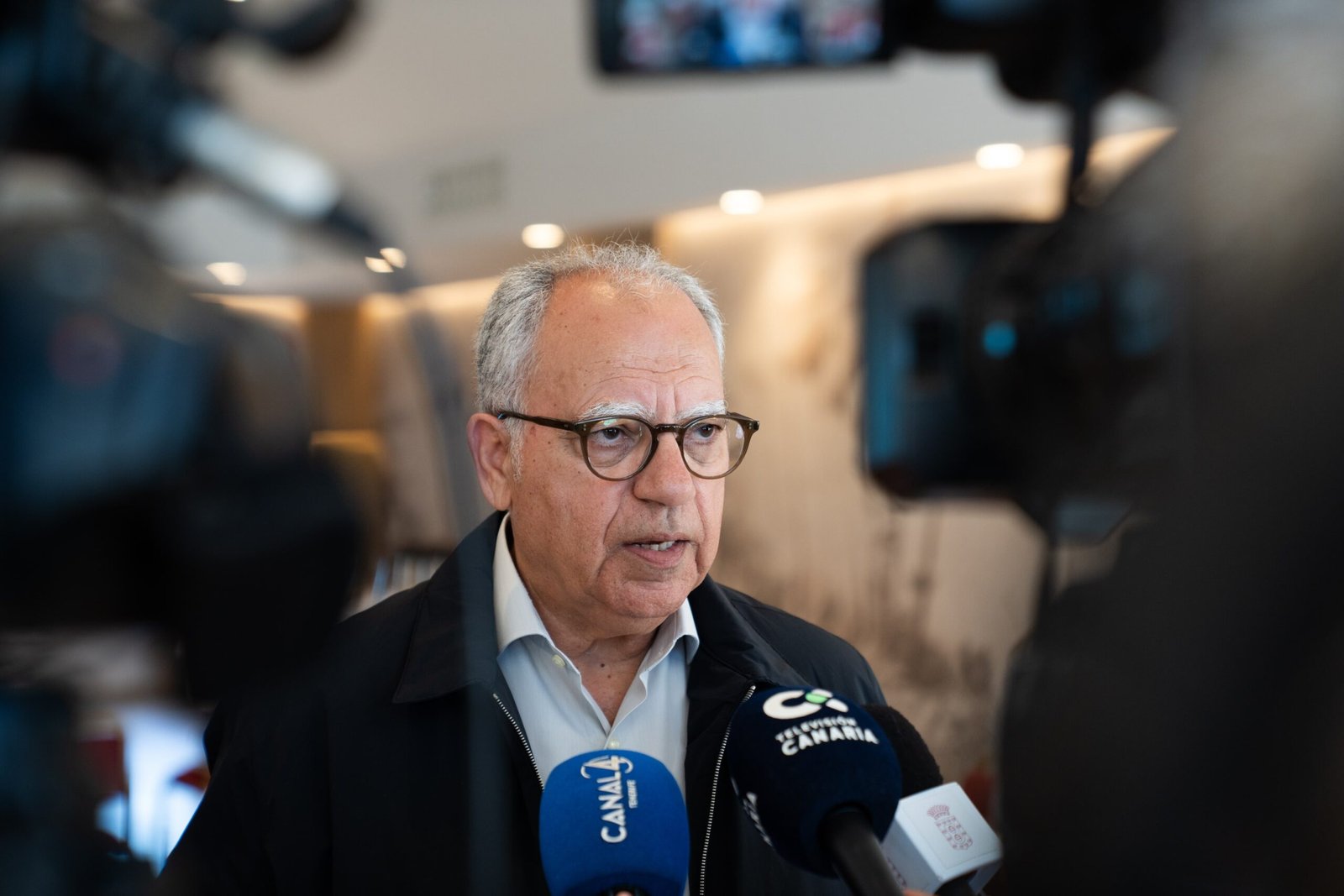 Curbelo destaca esfuerzo del Cabildo para mantener inversiones del Fdcan con recursos propios.