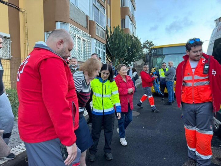 Desalojan a 11 personas de un edificio en Miller Bajo, Las Palmas, por riesgo estructural