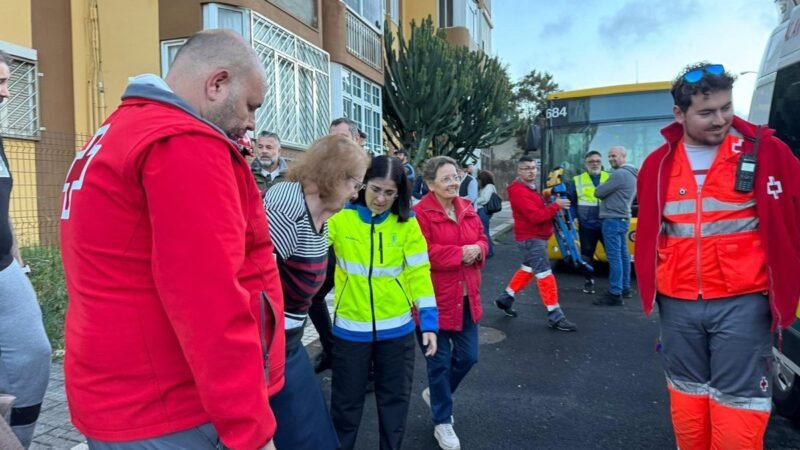 Desalojan a 11 personas de un edificio en Miller Bajo, Las Palmas, por riesgo estructural
