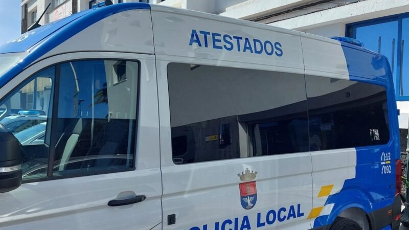 Dos jóvenes interceptados en Lanzarote por conducir sin permiso debido a la pérdida total de puntos.
