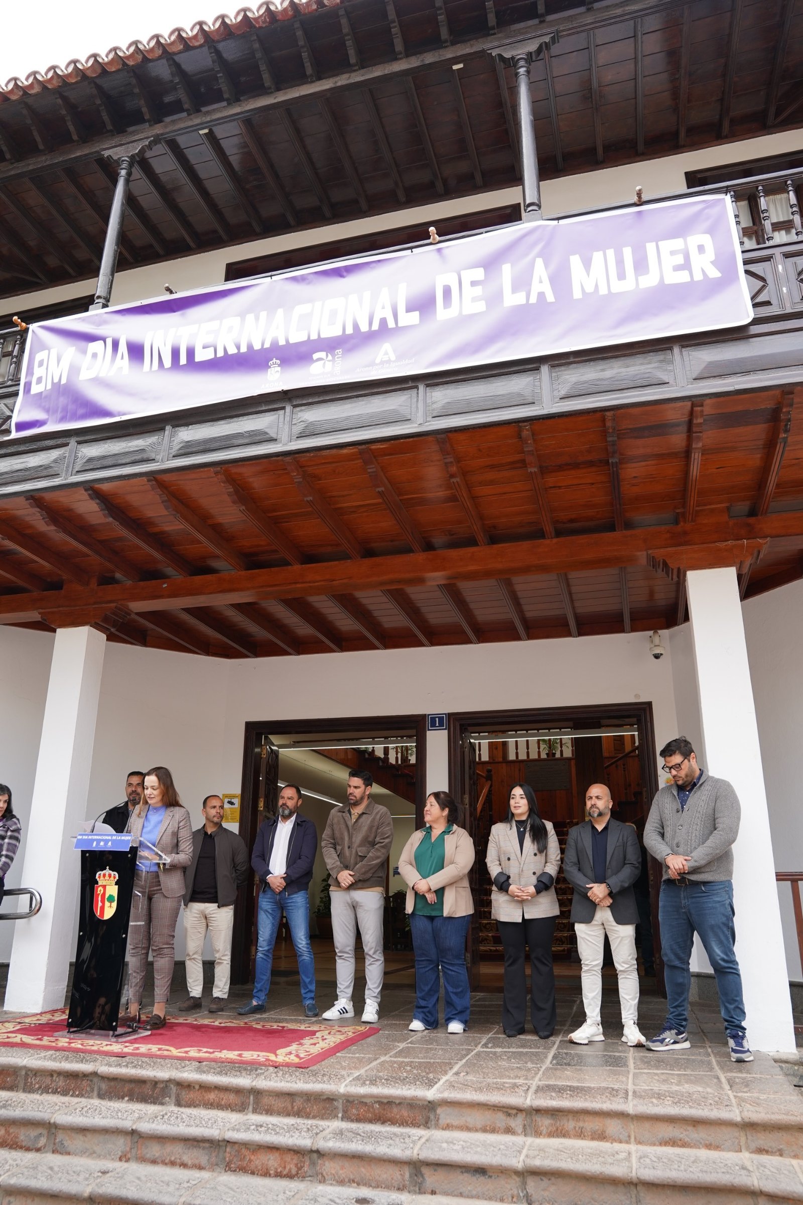 El manifiesto también destaca la importancia de promover la participación política y social de las mujeres, así como de garantizar su acceso a una educación igualitaria y de calidad. Asimismo, hace un llamamiento a erradicar la violencia de género y a trabajar en la construcción de una sociedad más justa e inclusiva para todas las personas.