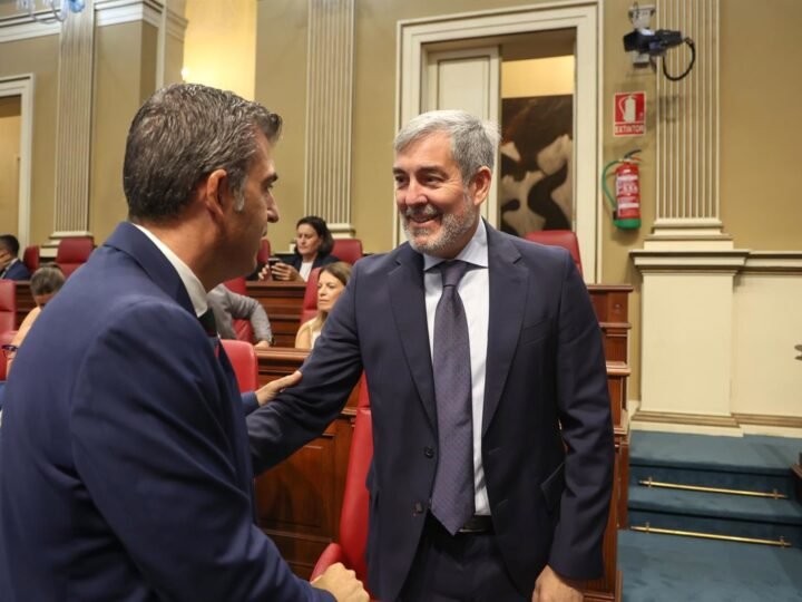 Fernando Clavijo se examina ante el Parlamento en el tercer ‘Debate de la Nacionalidad’ de la legislatura.