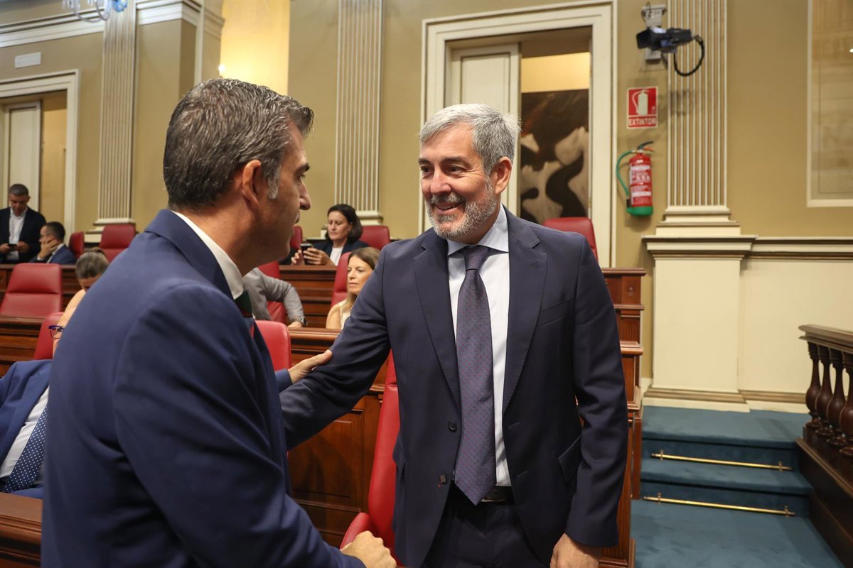Fernando Clavijo se examina ante el Parlamento en el tercer ‘Debate de la Nacionalidad’ de la legislatura.