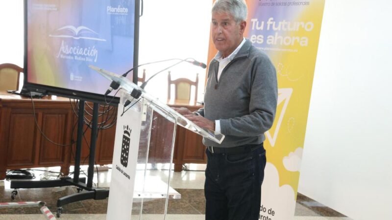 Homenaje a Asociación Mercedes Medina por apoyo a estudiantes talentosos