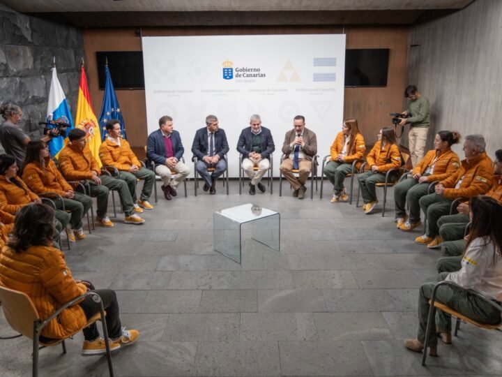 Recepción de estudiantes canarios premiados en SpainSkills 2026 por el presidente de Canarias