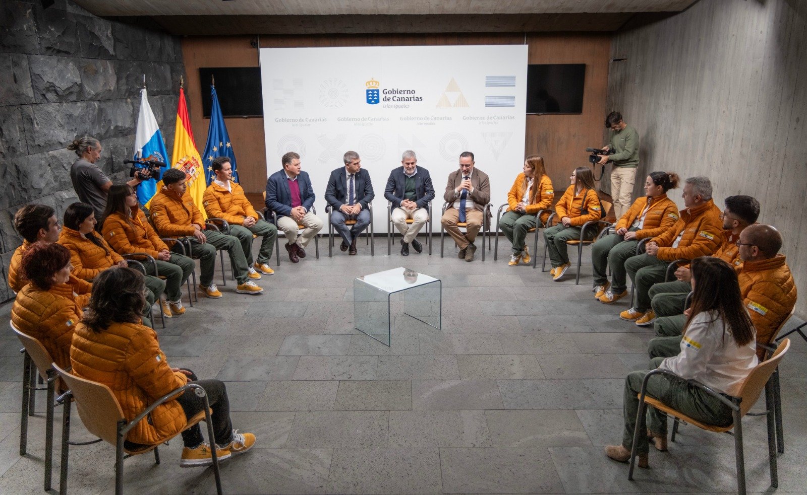 Recepción de estudiantes canarios premiados en SpainSkills 2026 por el presidente de Canarias