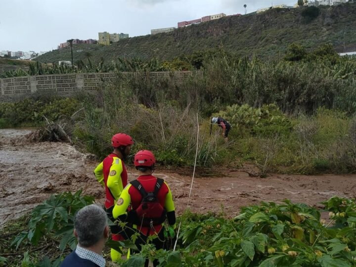 Rescatan a personas en barranco de Guiniguada tras lluvias en Gran Canaria
