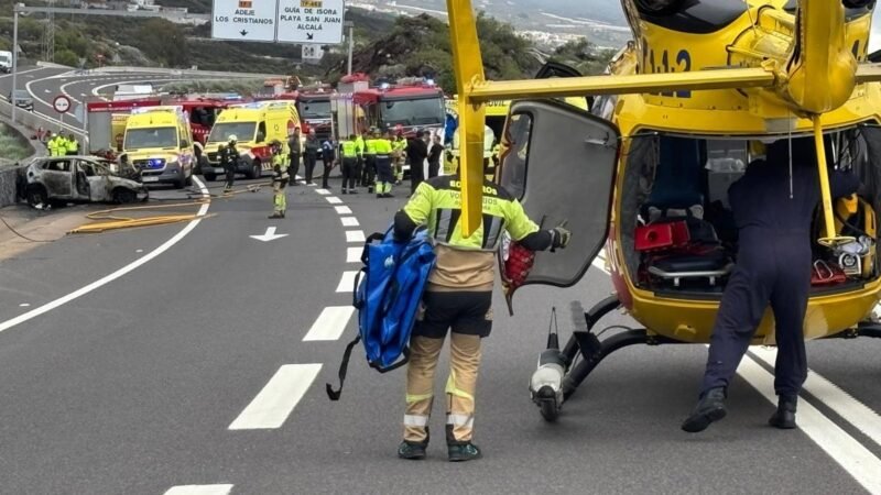 Tres personas heridas de gravedad en colisión frontal en Guía de Isora, dos recuperadas tras parada.