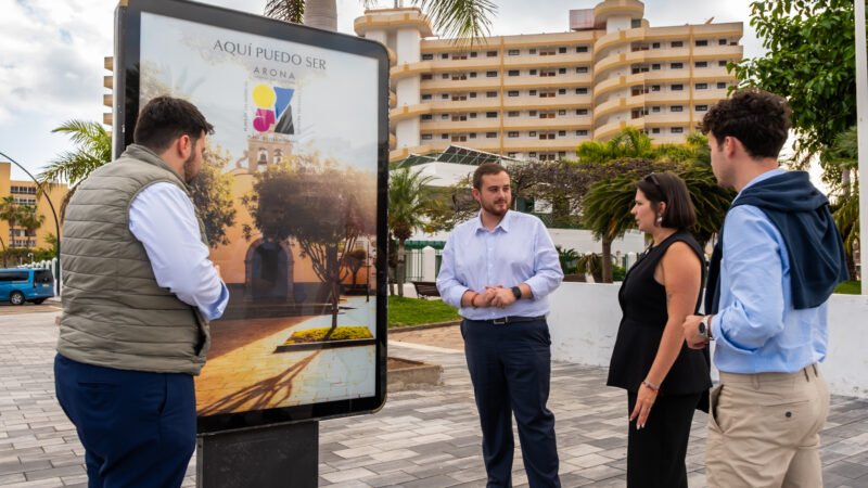 Arona sigue promocionando sus destinos turísticos con la campaña «Aquí puedo ser»

El departamento de Turismo del Ayuntamiento de Arona ha realizado una renovación completa de los soportes publicitarios del municipio, incluyendo tótems, marquesinas, relojes urbanos y mupis con el lema de la campaña turística de este año: «Aquí puedo ser». Esta nueva línea comunicativa busca ofrecer una experiencia única a los visitantes y residentes, invitándolos a descubrir y crear sus propias historias en los destinos de Arona (Playa de Las Américas, Playa de Los Cristianos y Costa del Silencio) desde una perspectiva personal y auténtica.

Además, se ha retirado definitivamente elementos antiguos como los molinos y los logos históricos de turismo, para integrar los nuevos logos asociados a los destinos turísticos de Arona. Los nuevos mupis se centran en diversos temas que reflejan la diversidad y riqueza del municipio, como identidad, litoral, deporte, naturaleza y turismo accesible.

Con estas acciones, Arona sigue consolidándose como un destino donde cada persona puede sentirse especial y encontrar su lugar.