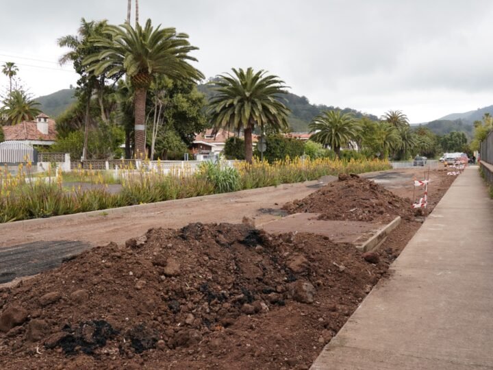 Acondicionamiento de terreno para estacionamiento en parque La Vega