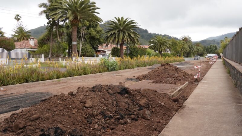 Acondicionamiento de terreno para estacionamiento en parque La Vega