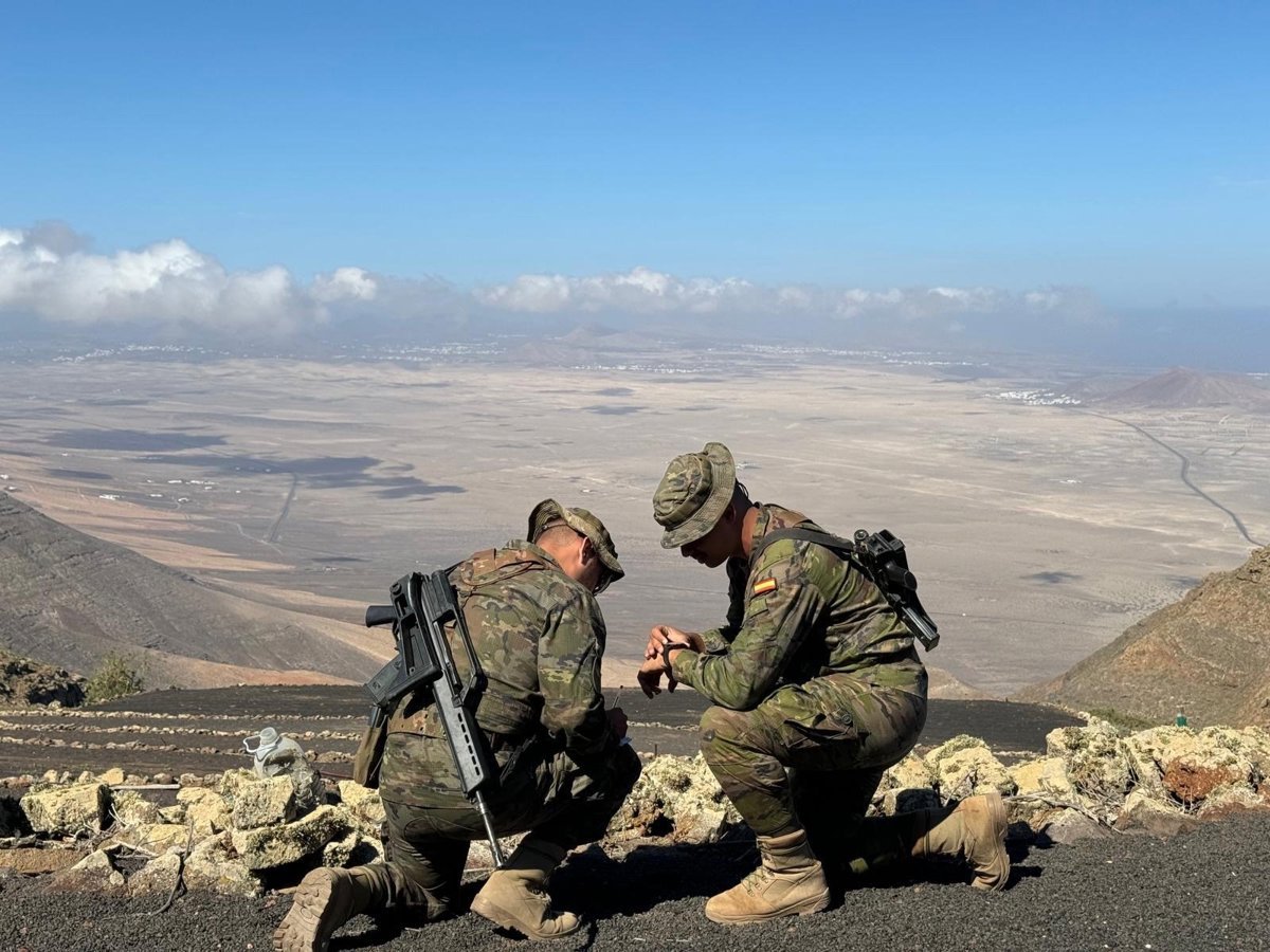 El Grupo Táctico ‘Canarias’ se despliega en Lanzarote para operaciones de vigilancia y presencia.