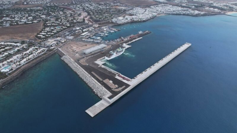 El puerto de Playa Blanca en Lanzarote recibirá cruceros boutique a partir de noviembre de 2026.