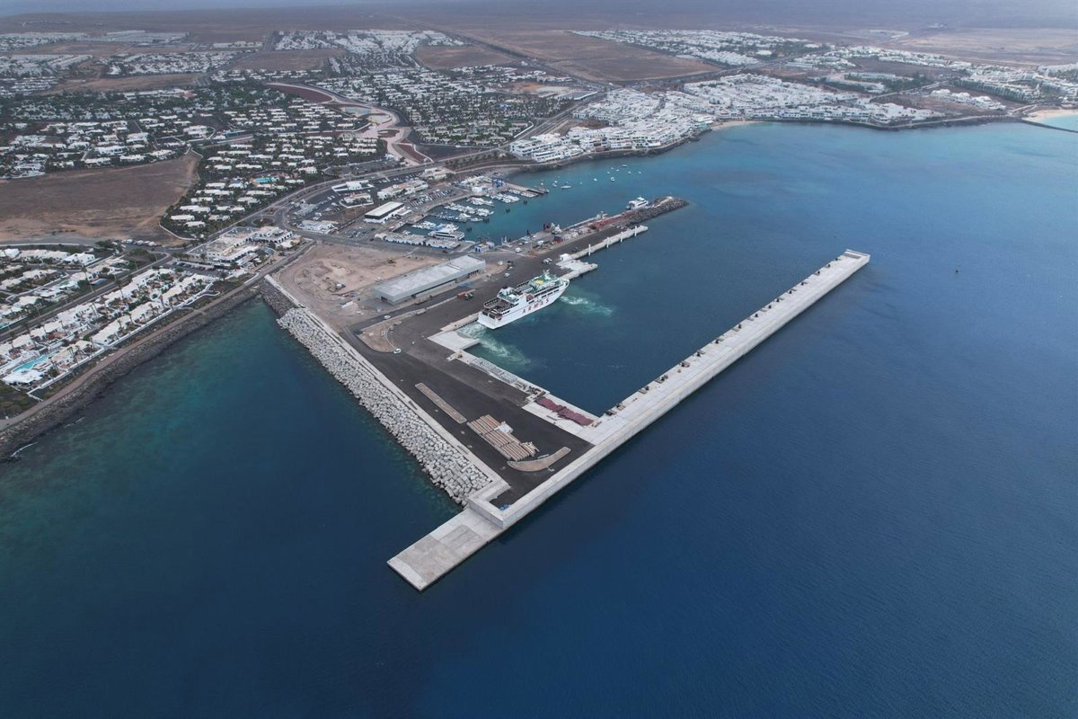 El puerto de Playa Blanca en Lanzarote recibirá cruceros boutique a partir de noviembre de 2026.