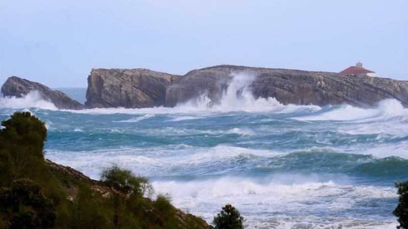 El viento y las olas alertan a 4 CCAA con subidas de hasta 10ºC