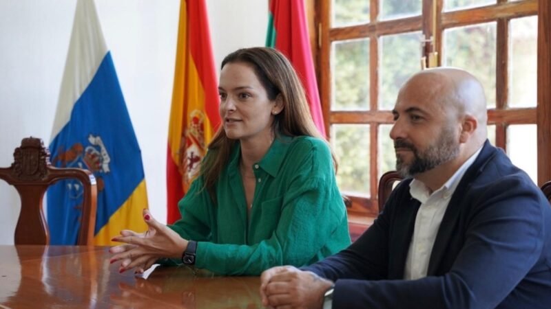 Evento «Las Galletas en Acción» promueve deporte, carreras infantiles y música en la Plaza Paulino Suances
  

  
      
          
                  
                      
                                           
                      
                        
                      
                  
              
      
  

  
  El evento se llevará a cabo el 11 de abril, de 10:00 a 21:00 horas, e incluirá dinamización deportiva, inscripciones abiertas para carreras infantiles y la actuación de Escuela de Calor.
  La Plaza Paulino Suances, en Las Galletas, será el escenario de la jornada ‘Las Galletas en Acción’ el próximo viernes 11 de abril. Este evento de convivencia en familia está organizado por las áreas de Participación Ciudadana y Deportes del Ayuntamiento de Arona.

El evento, que se desarrollará de 10:00 a 21:00 horas, ofrecerá actividades deportivas y de ocio familiar. Habrá dinamización deportiva, carreras infantiles y la actuación de Escuela de Calor, proporcionando un ambiente de diversión y convivencia para todos los asistentes.

Además, ‘Las Galletas en Acción’ forma parte del fin de semana deportivo en Las Galletas, ya que al día siguiente se llevará a cabo el Medio Maratón de Las Galletas, organizado por el Patronato Municipal de Deportes del Ayuntamiento de Arona. La carrera tendrá lugar el domingo 12 de abril, con distintas distancias y salida en la Rambla de Las Galletas.