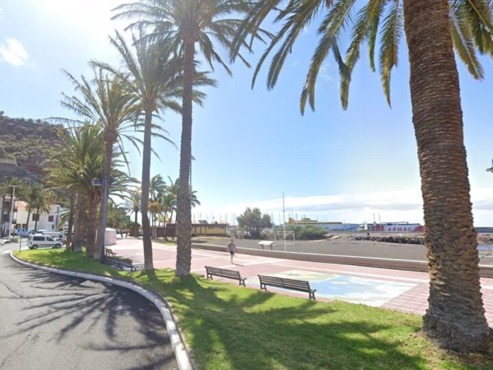 Firman convenio para renovar mobiliario urbano en San Sebastián de La Gomera.