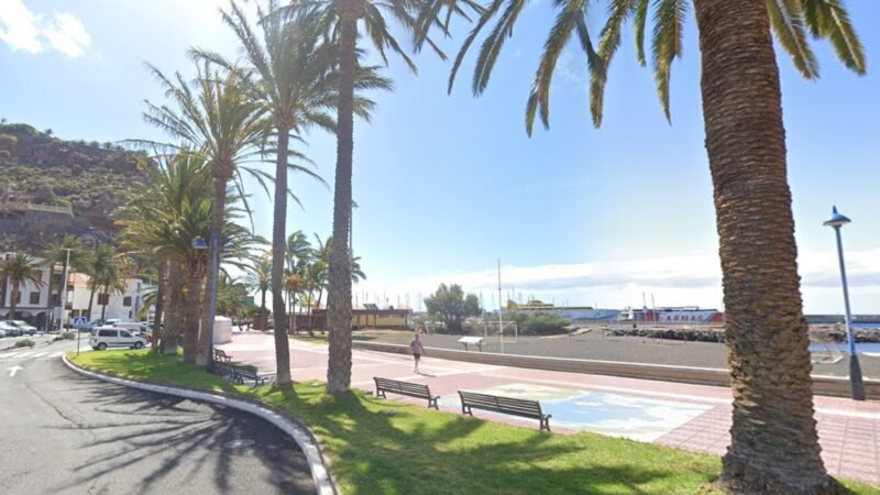 Firman convenio para renovar mobiliario urbano en San Sebastián de La Gomera.