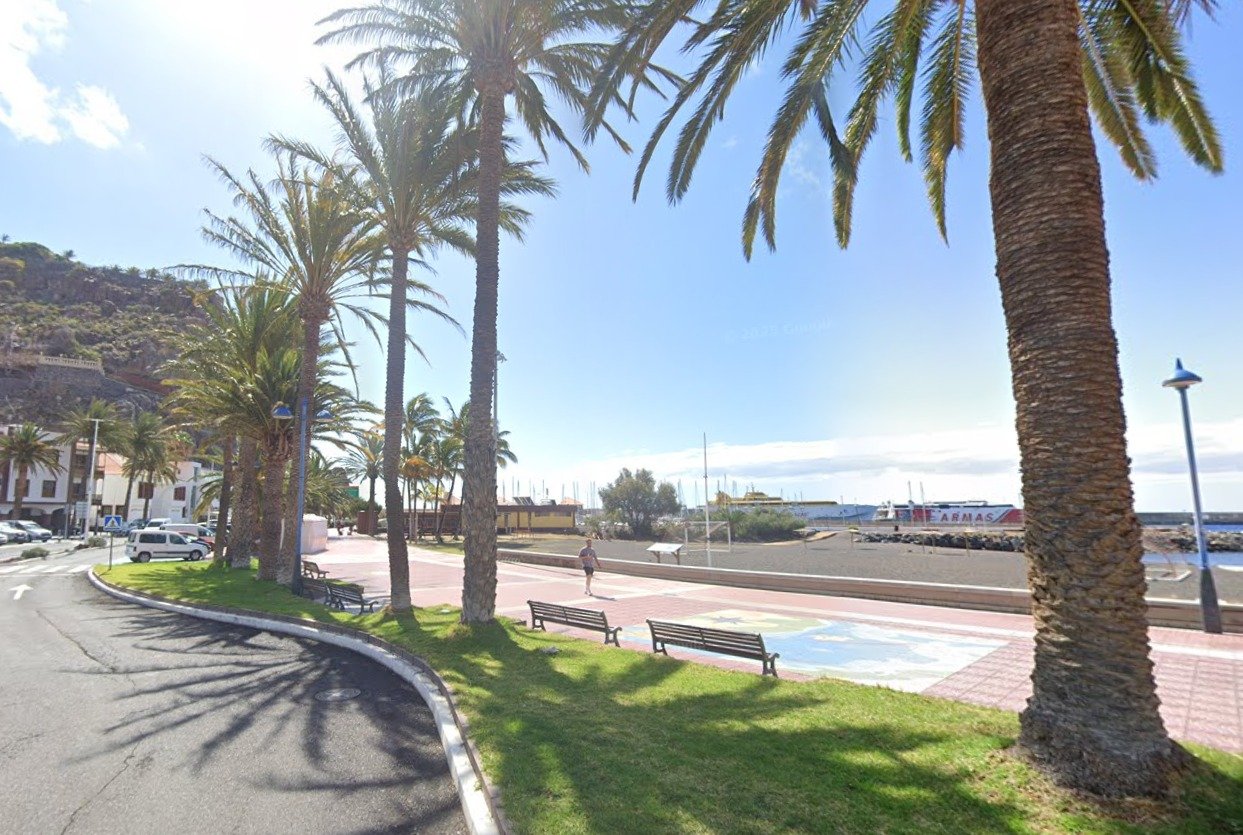 Firman convenio para renovar mobiliario urbano en San Sebastián de La Gomera.