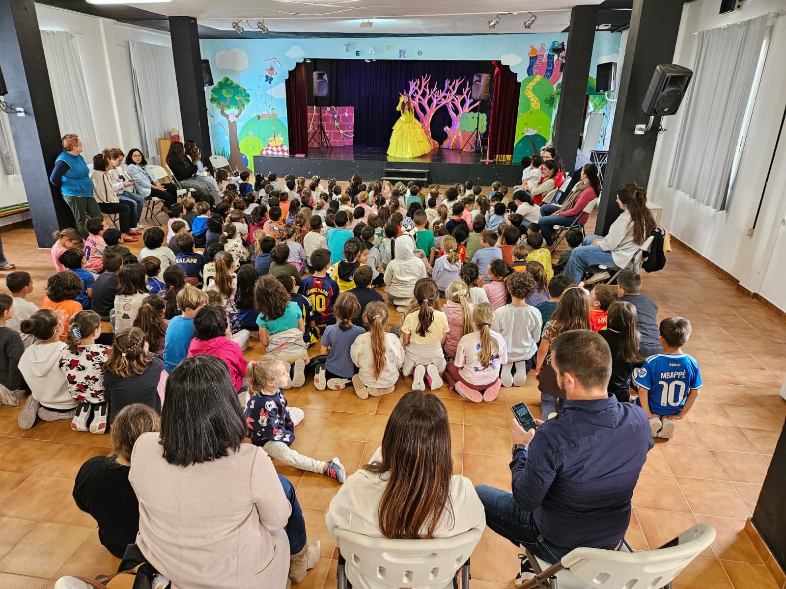 La Laguna llena sus colegios de poesía y teatro por el Día del Libro.