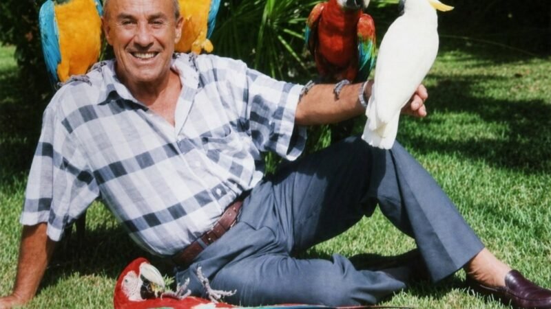 Loro Parque honra a César Manrique por su legado en defensa del territorio y la sostenibilidad