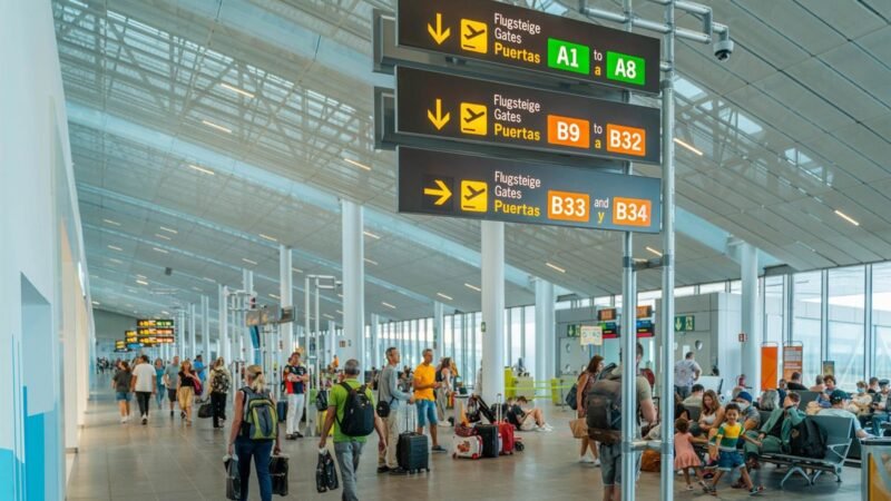 Los aeropuertos canarios operarán alrededor de 1.303 vuelos este Jueves Santo.