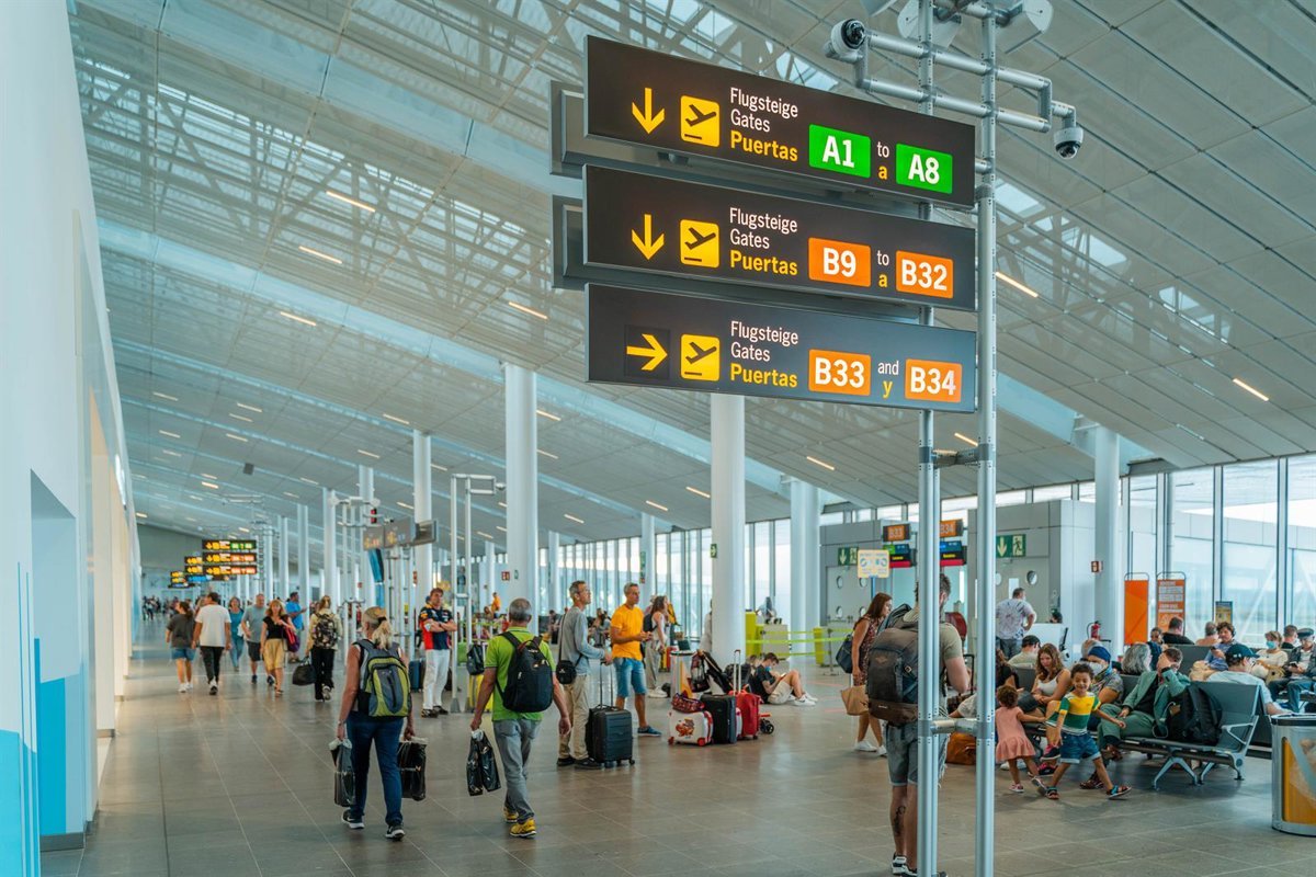 Los aeropuertos canarios operarán alrededor de 1.303 vuelos este Jueves Santo.