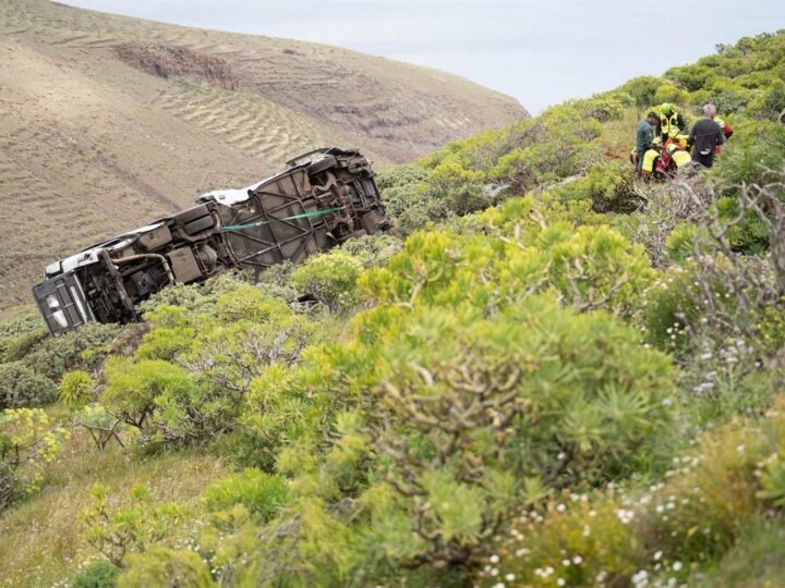 Los cuatro heridos ingresados tras el accidente de guagua en La Gomera se mantienen estables