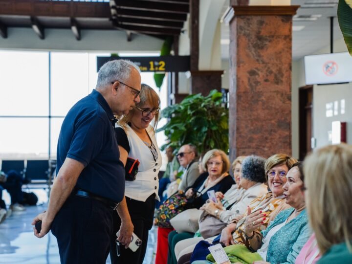 Pago de viajes socioculturales para personas mayores en La Gomera