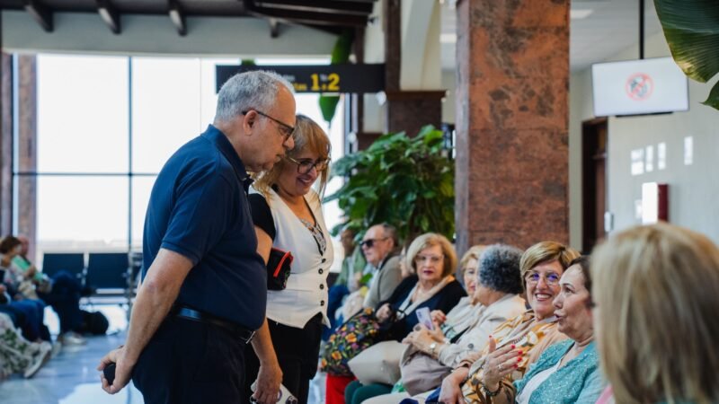 Pago de viajes socioculturales para personas mayores en La Gomera