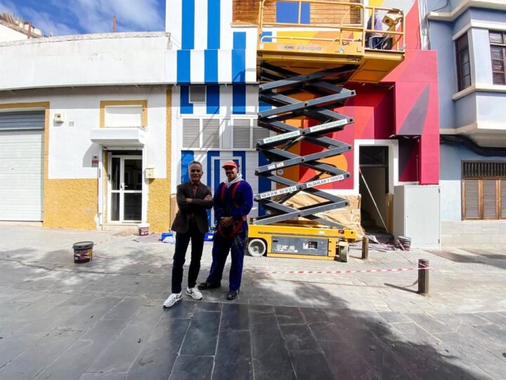 Recuperación de fachadas tradicionales dañadas en Las Palmas de Gran Canaria mediante artistas urbanos.