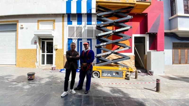 Recuperación de fachadas tradicionales dañadas en Las Palmas de Gran Canaria mediante artistas urbanos.