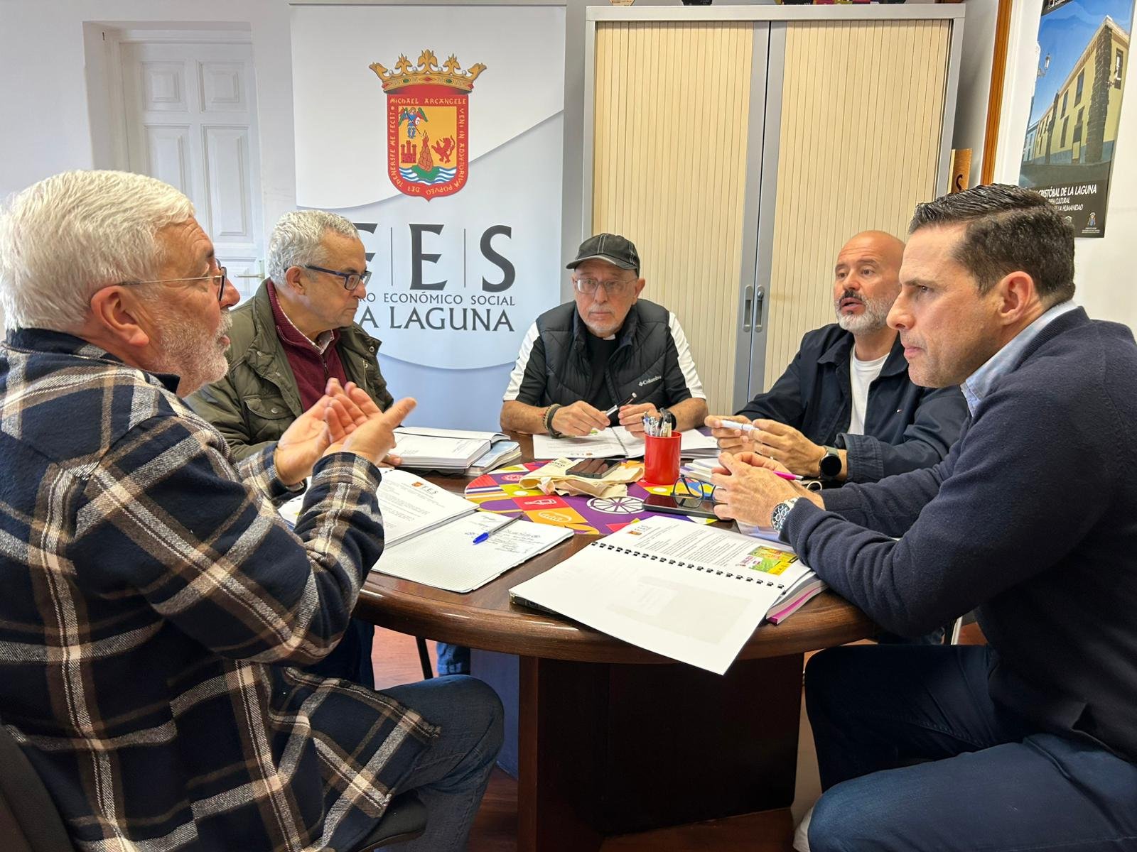 Reunión Comisión Permanente FES abril 2026: Evaluación positiva de iniciativas y planificación de actividades.