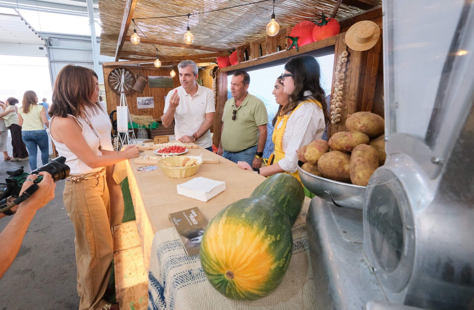Visita a la Feria Agrícola, Ganadera y Pesquera de Fuerteventura por parte del vicepresidente del Gobierno y la consejera de Turismo y Empleo
