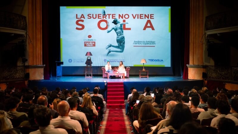 Carolina Marín inspira en La Laguna: ‘La suerte no viene sola’