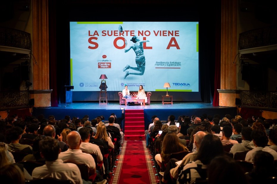 Carolina Marín inspira en La Laguna: ‘La suerte no viene sola’