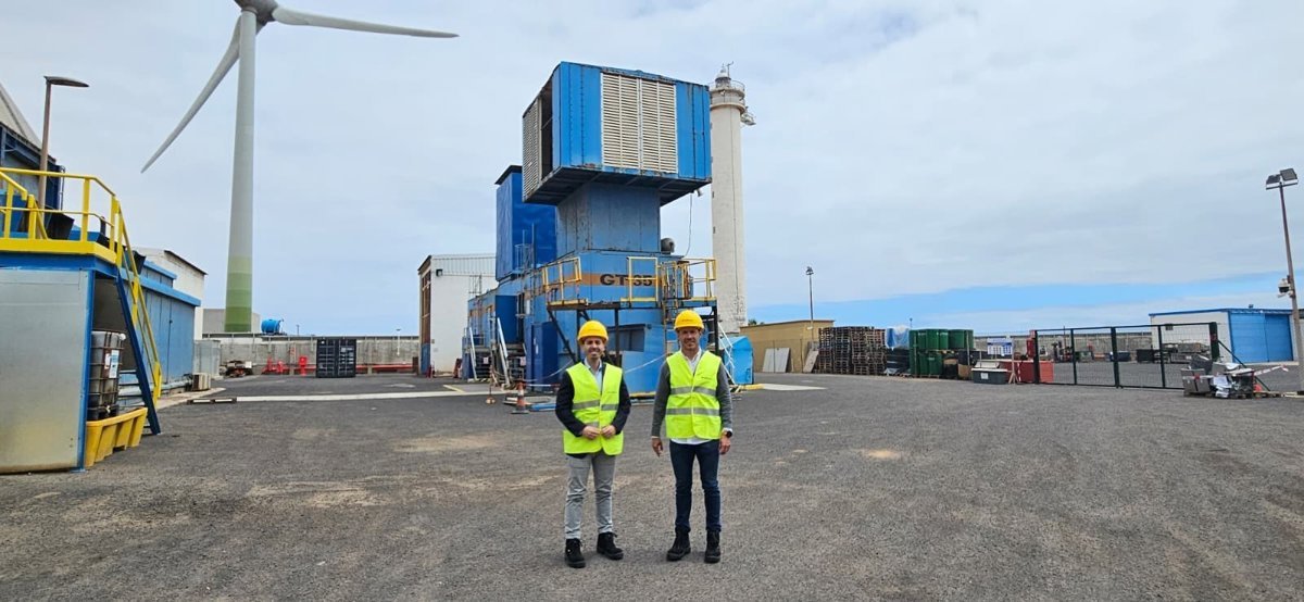 Comienza el desmantelamiento de la primera turbina de la central térmica El Charco en Puerto del Rosario (Fuerteventura)