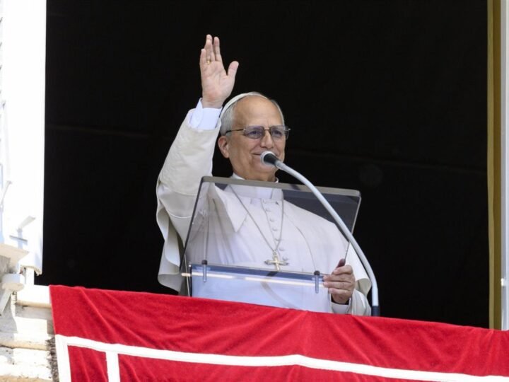 El Papa visita España promoviendo valores de convivencia, solidaridad y diálogo.
