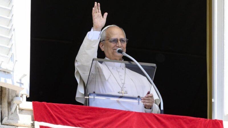 El Papa visita España promoviendo valores de convivencia, solidaridad y diálogo.
