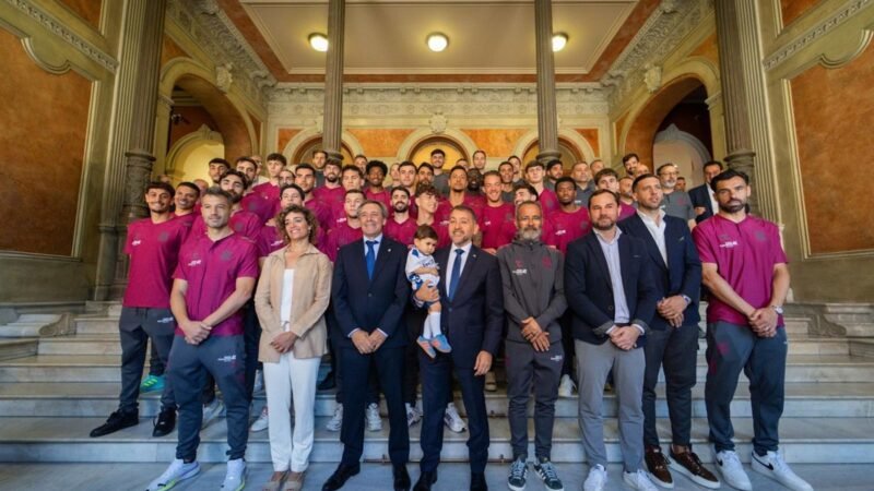 El alcalde de Santa Cruz elogia al CD Tenerife por su ascenso a Segunda División.