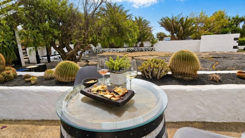 El vino se vive y se degusta en El Grifo Hotel, un lugar emblemático en Lanzarote.