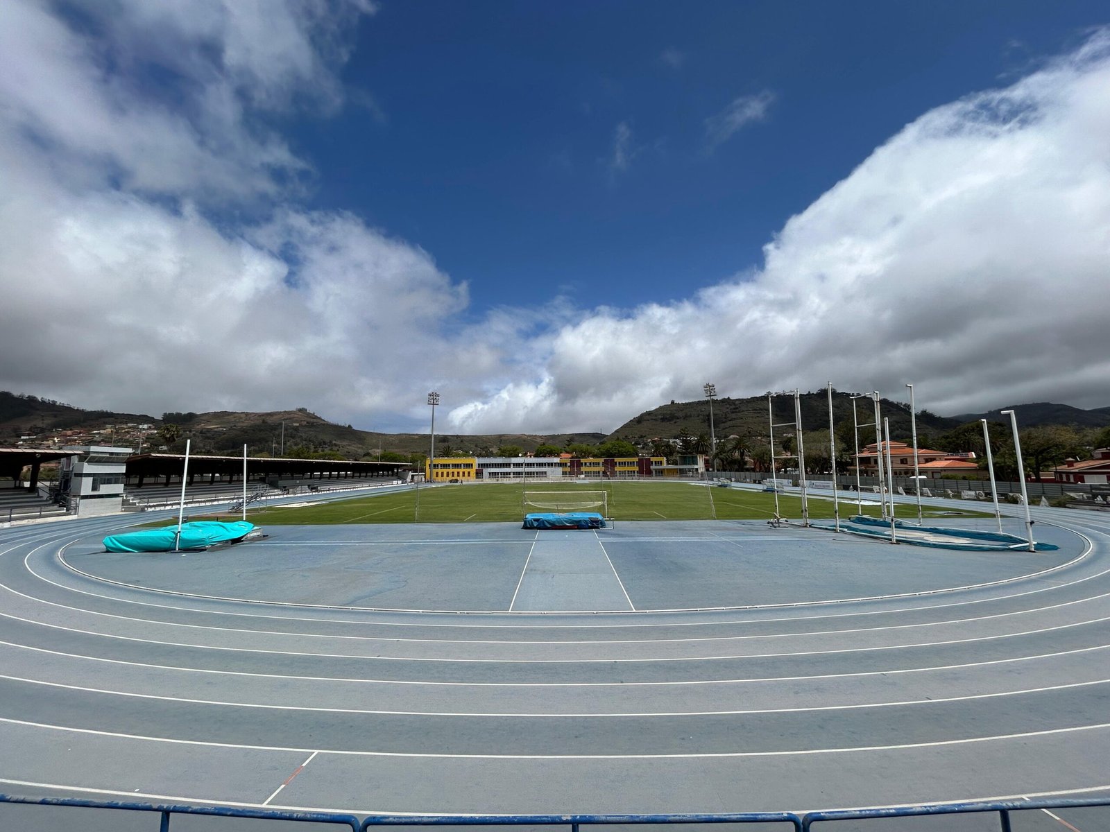 Nuevo equipamiento para atletismo en el Francisco Peraza