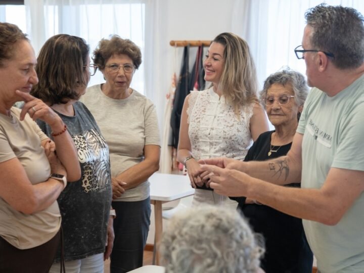 Programa Indumentaria tradicional canaria en Centros de Día de Mayores